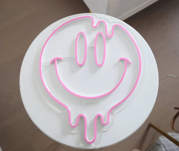 Neon Light smile Pink
